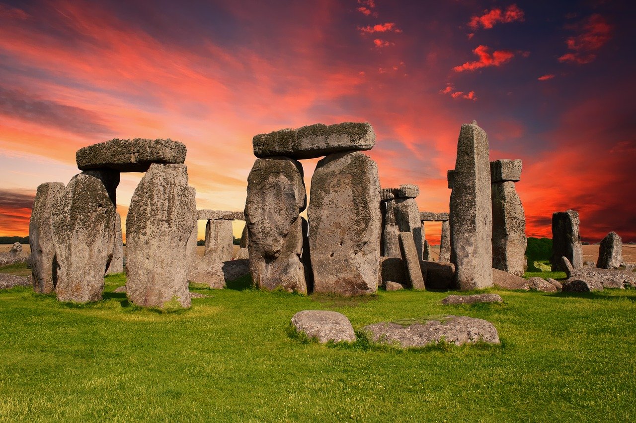 How to Visit Stonehenge - England's Prehistoric Stone Circle