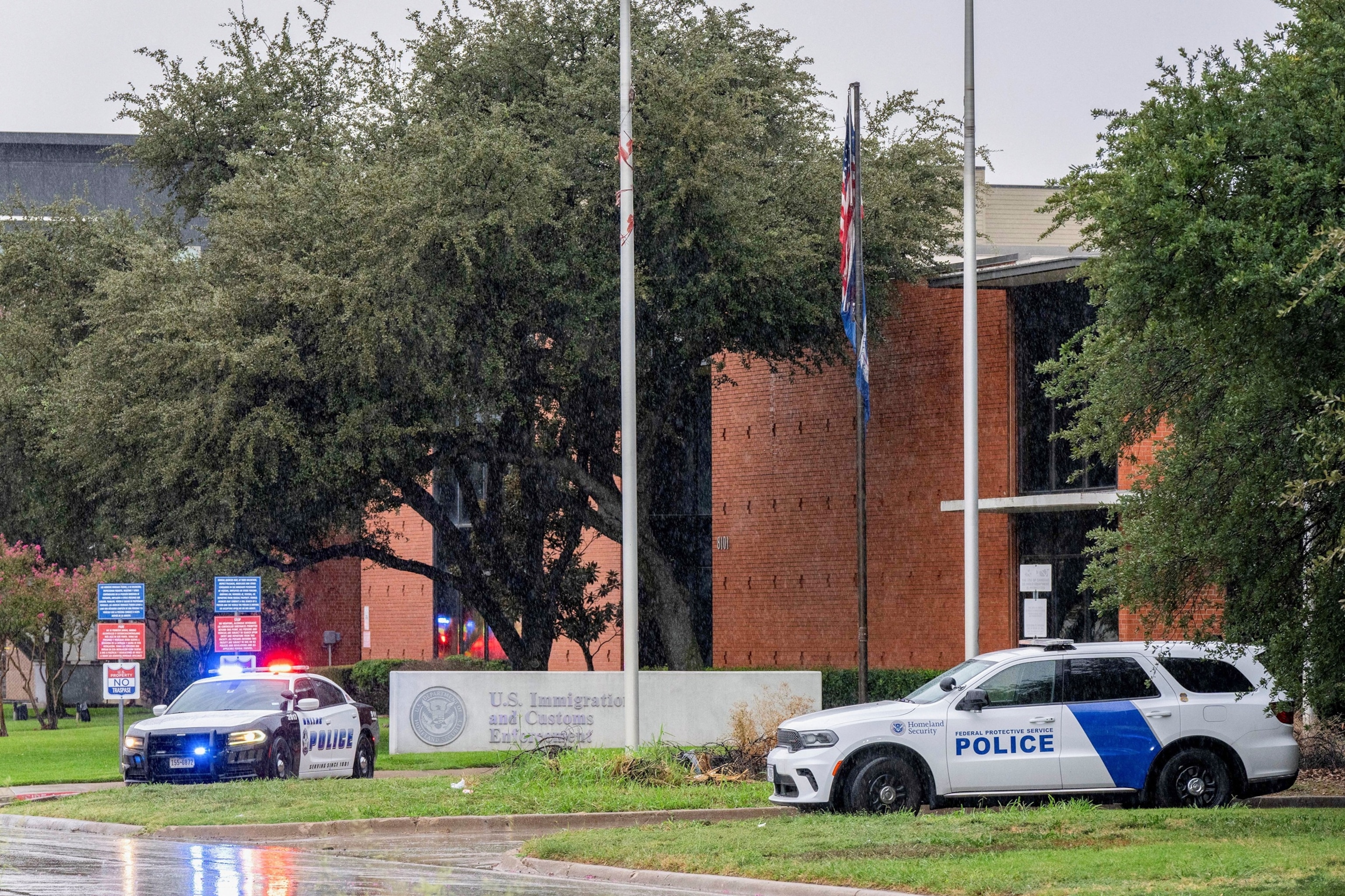 Sniper opens fire on Dallas ICE facility, killing 1 detainee, wounding ...