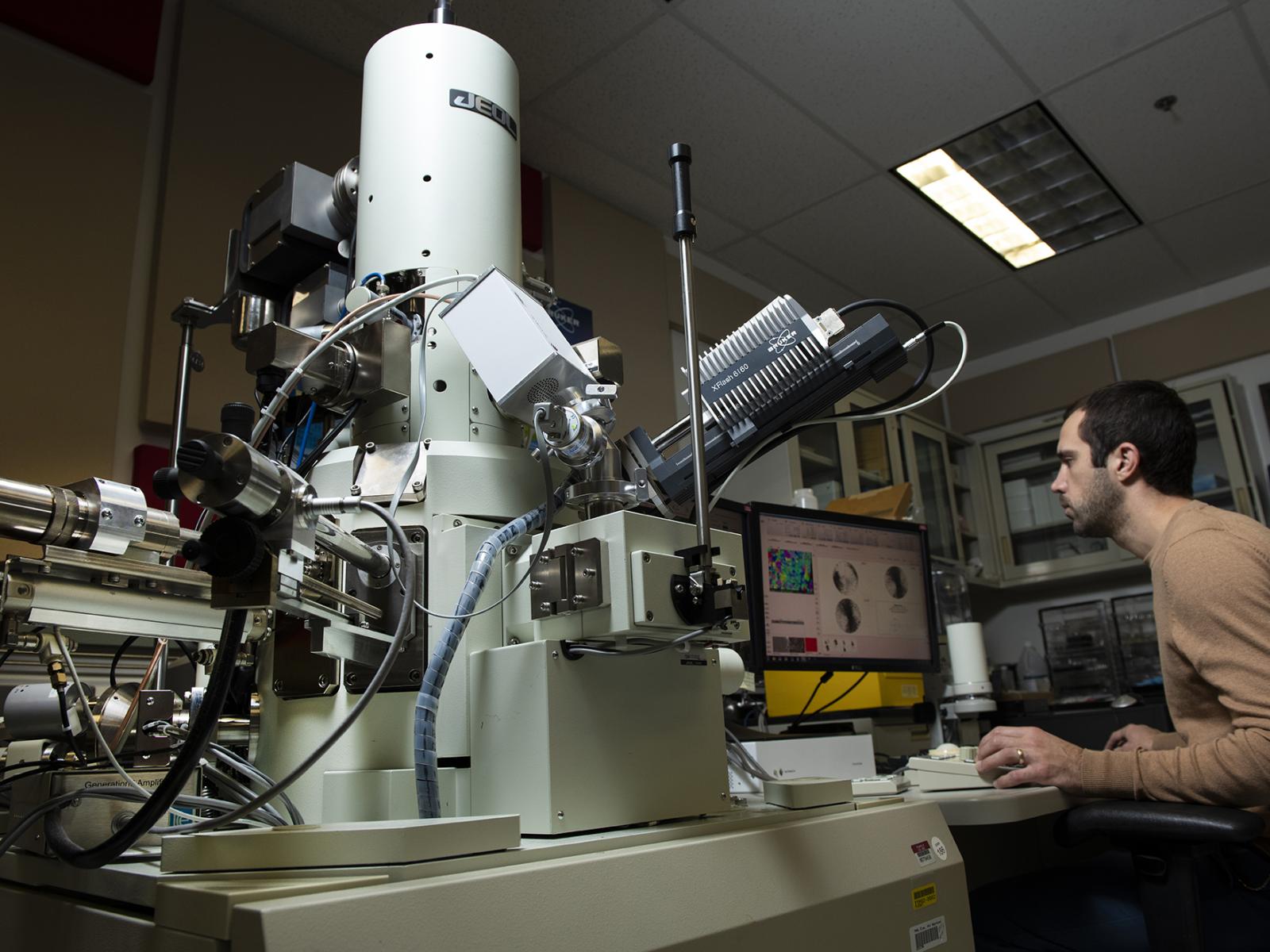 Quantum Electron Microscope · SCANNING ELECTRON MICROSCOP…
