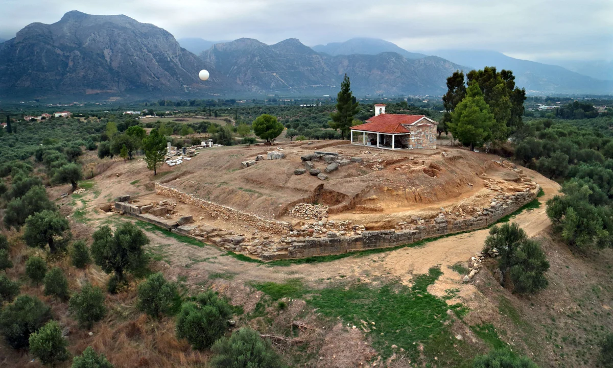 Ancient Greek palace unearthed near Sparta dates back to 17th ...
