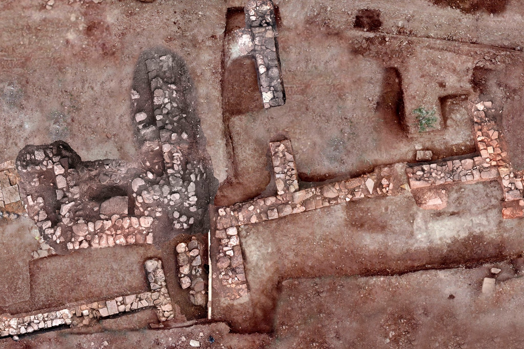 Rich, Ancient City Is Unearthed in Greece - The New York Times