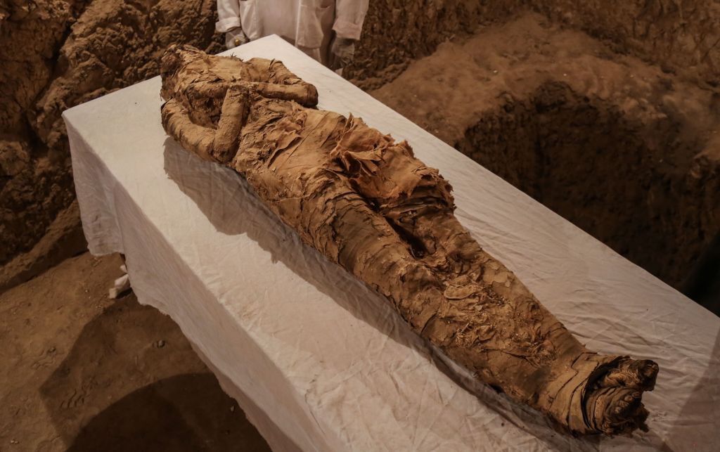 Linen-Wrapped Mummy Found Inside 3,500-Year-Old Tomb in Luxor ...